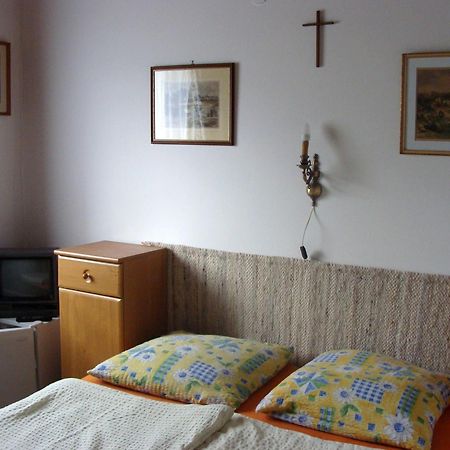 Andras Nadfedeles Vendeghaz Hotel Тихани Екстериор снимка