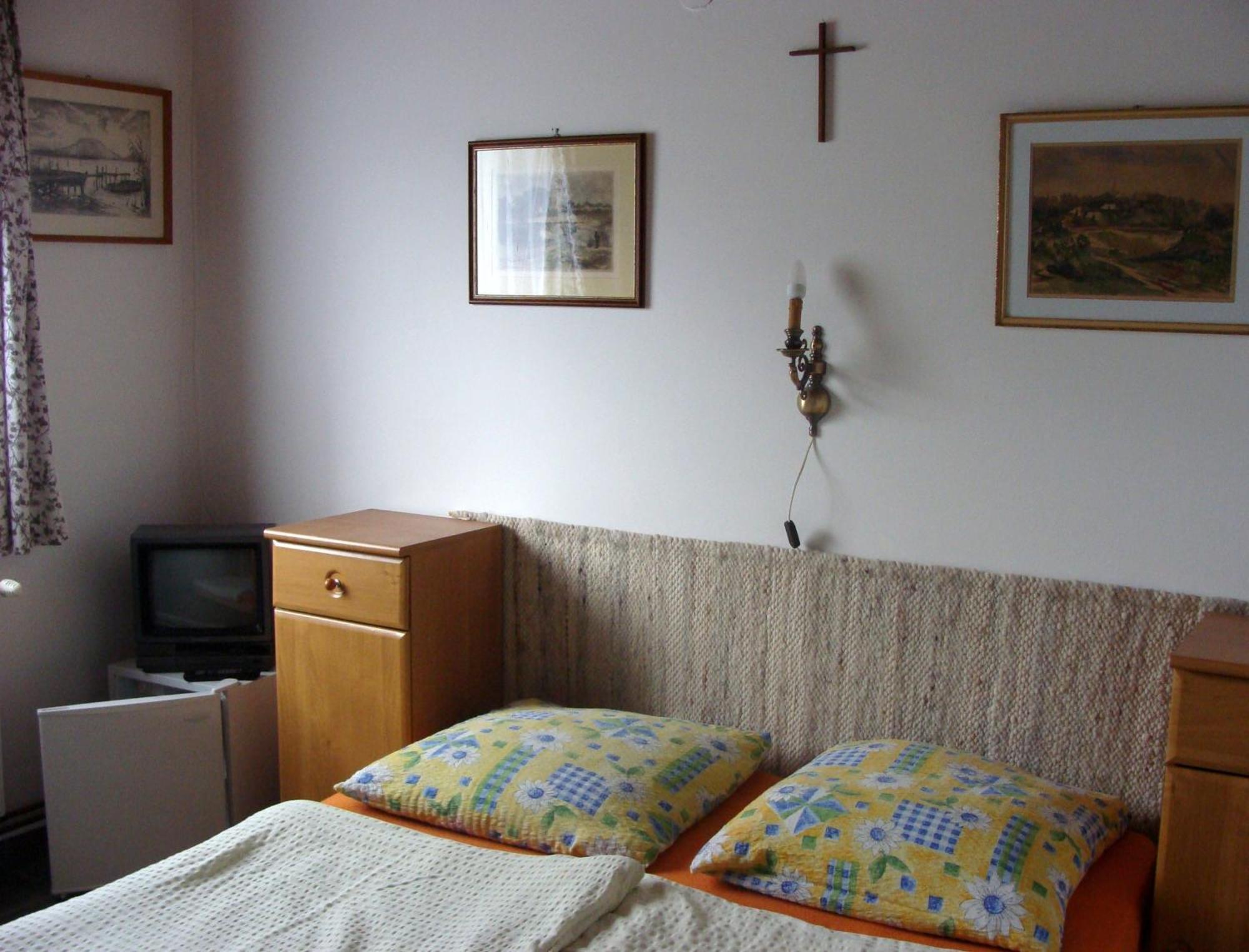 Andras Nadfedeles Vendeghaz Hotel Тихани Екстериор снимка